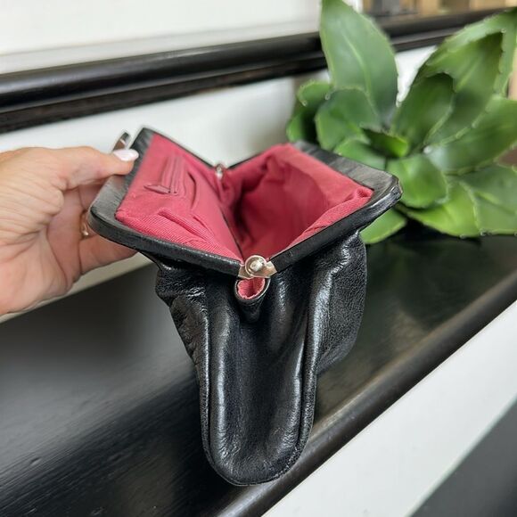 Hobo Genuine Leather Clutch Purse Soft Luxurious like new - Picture 7 of 8